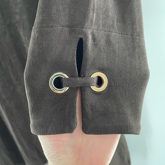 Chico’s Travelers Chocolate Brown V-Neck 3/4 Sleeve Top - Picture 5 of 7